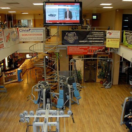 Sport Hotel Debrecen Esterno foto