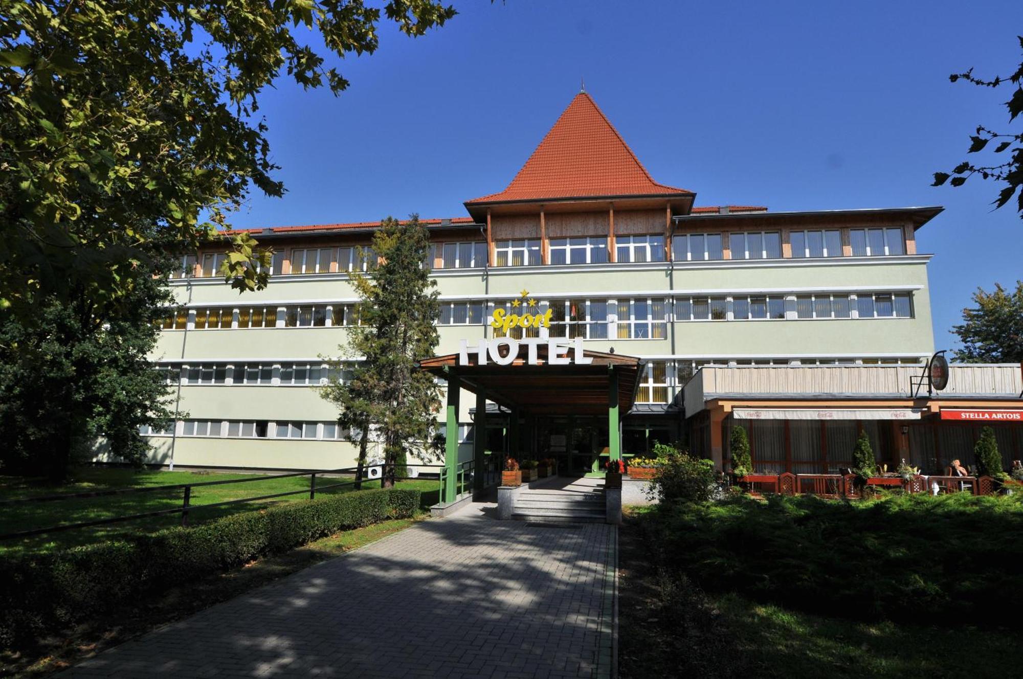 Sport Hotel Debrecen Esterno foto